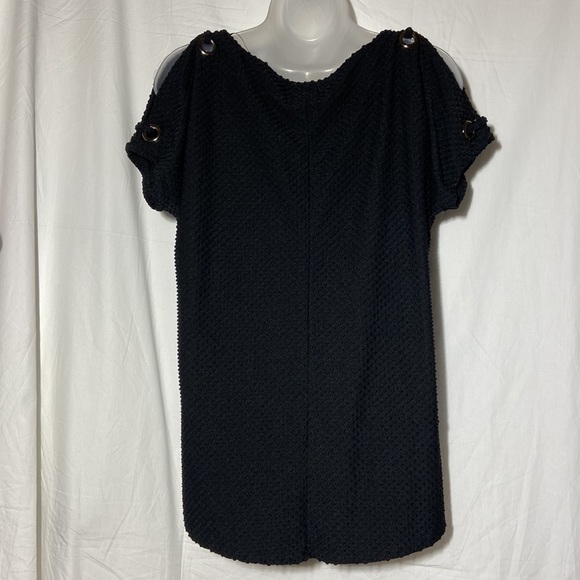 Cable & Gauge Black Top. Size Small. Cold Shoulder Style. - Picture 3 of 7